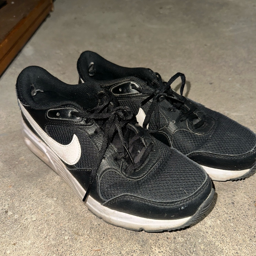 Nike Men's Black and White Sneakers